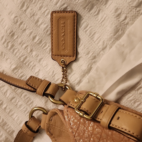 Gold Coach shoulder bag - Picture 5 of 7